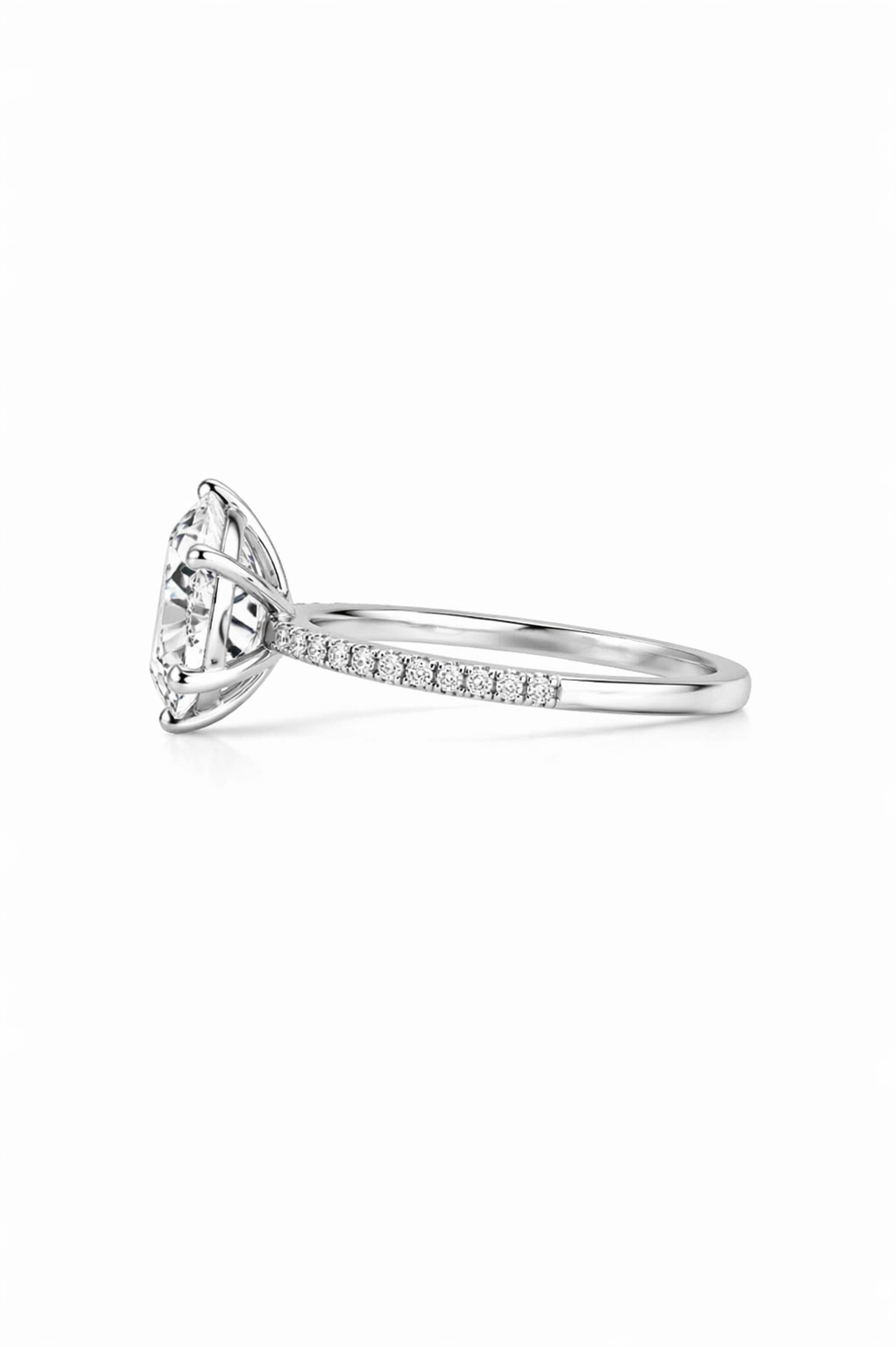 Luna oval ring